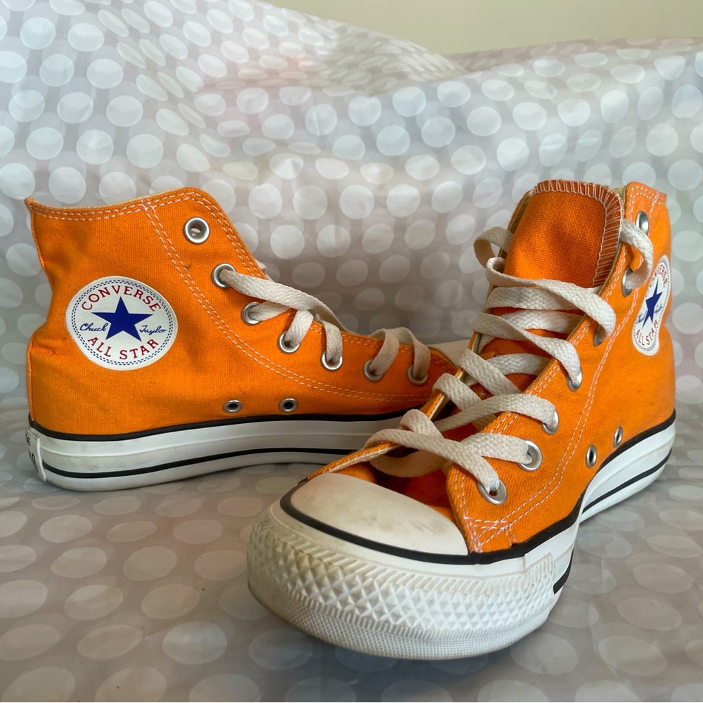 Classic Chuck Taylor High top Converse All Star Sneakers. Orange, size 7